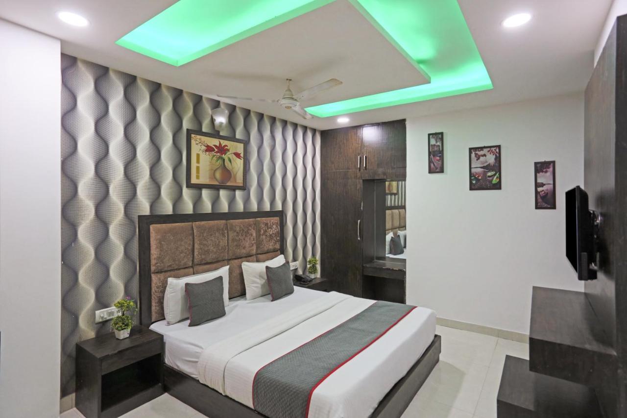 Hotel Grand Belwood Near Delhi Airport 新德里 外观 照片